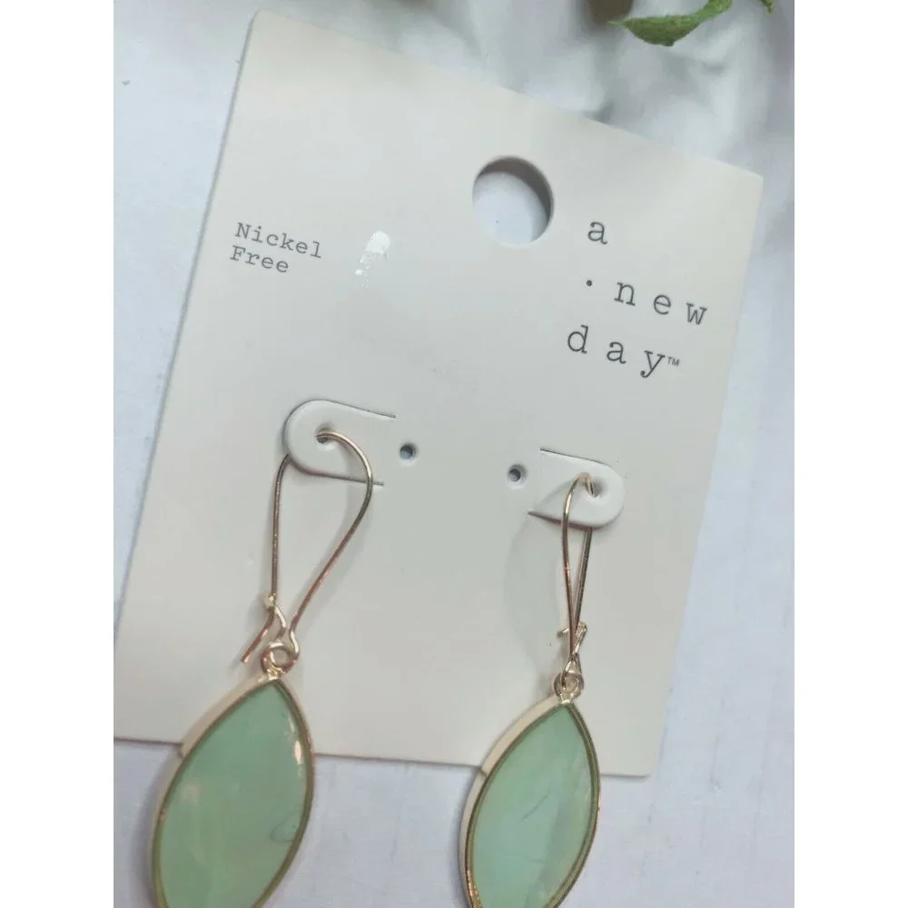 A New Day Genuine Abalone Shell Oval Green Drop Dangle Earrings Nickle Free New - Picture 2 of 4